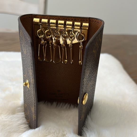 LOUIS VUITTON 6 Key Holder - Picture 4 of 6